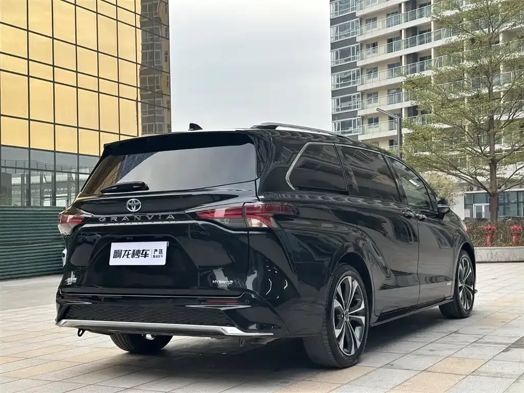 Toyota Granvia 2023 из CN, фото 8