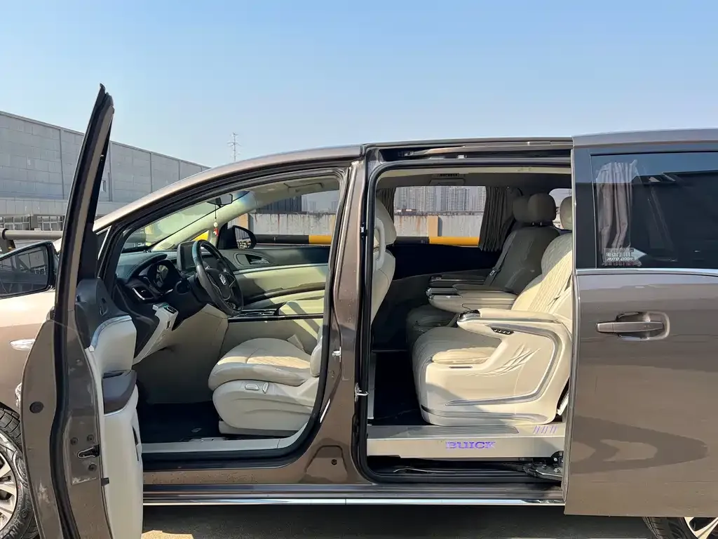 Buick GL8 2023 из CN, фото 6