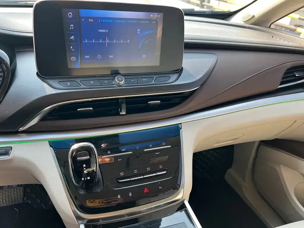 Buick GL8 2023 из CN, фото 9