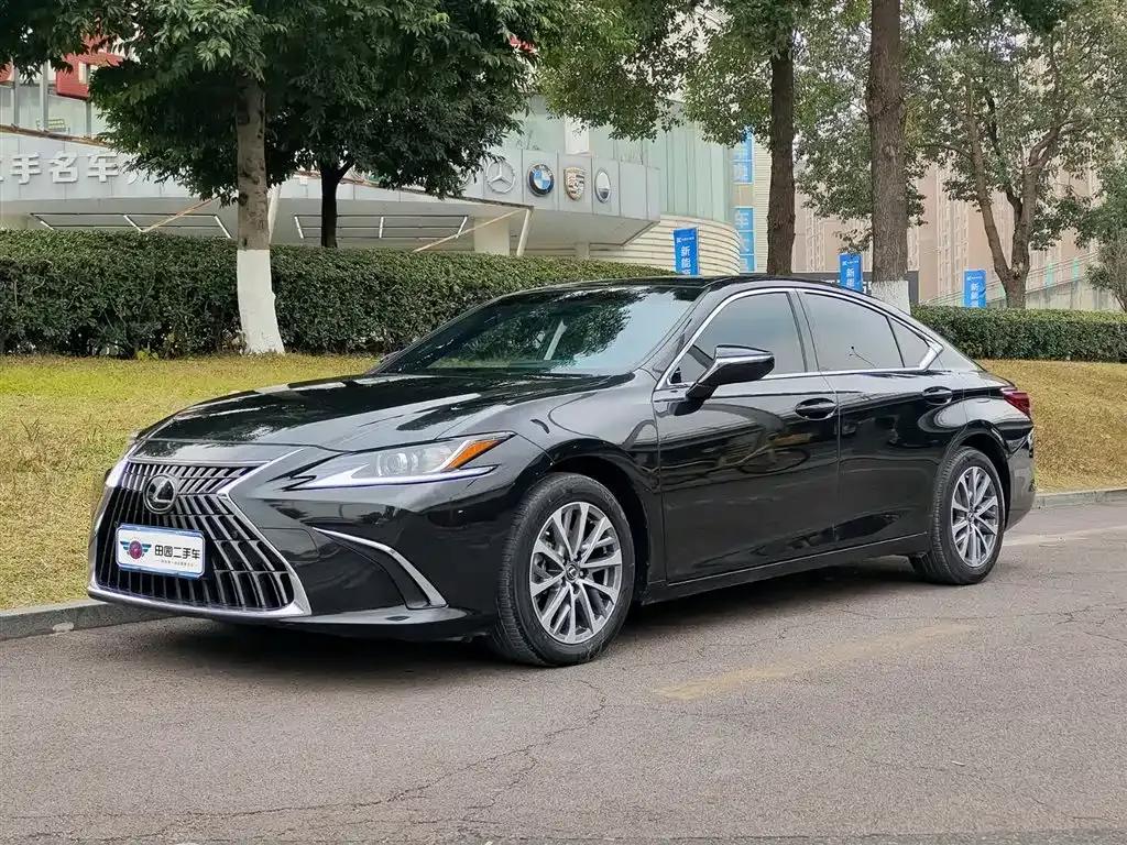 Lexus ES — фото 1