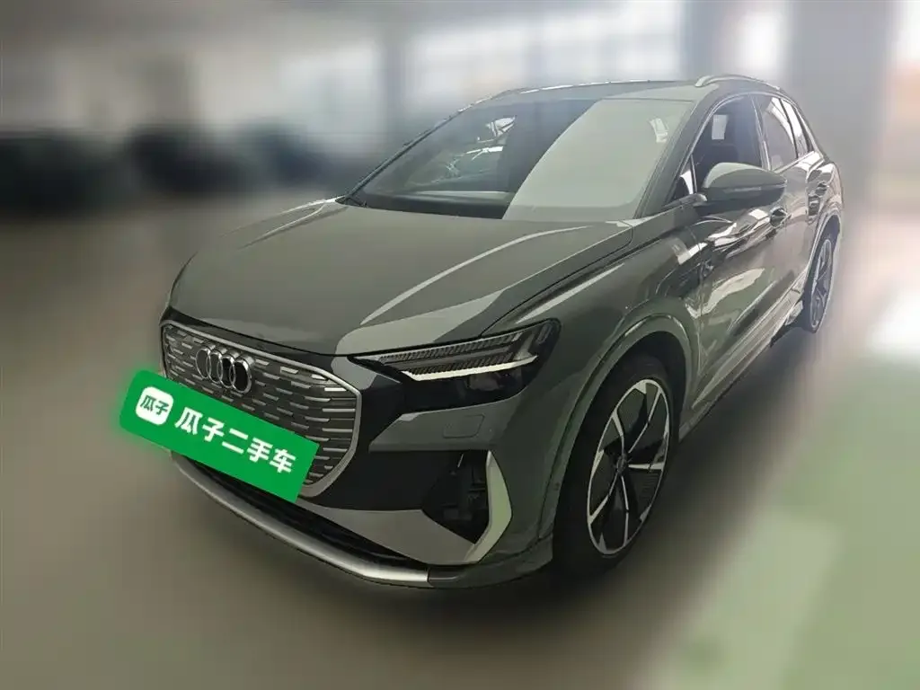 Audi Q4 e-tron — фото 1