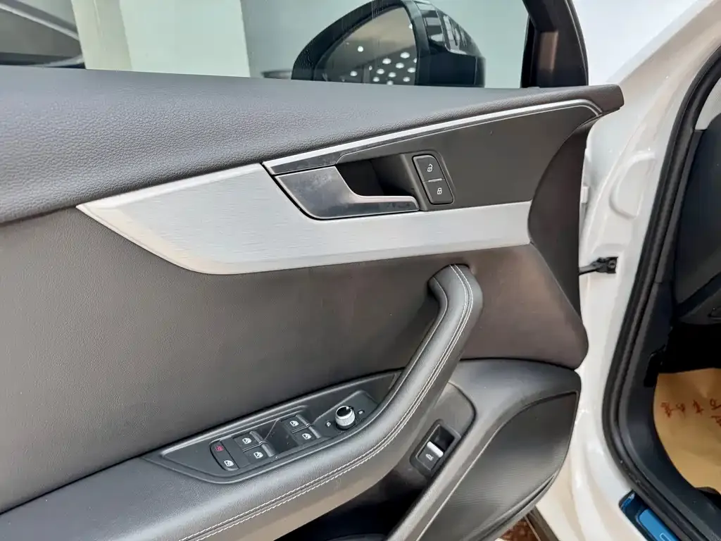 Audi A4L 2023 из CN, фото 9