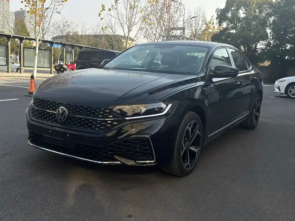 Volkswagen Passat — фото 1