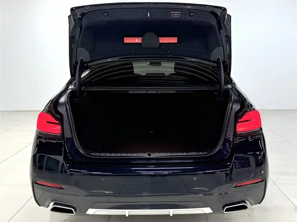 BMW 5 Series 2023 из CN, фото 2