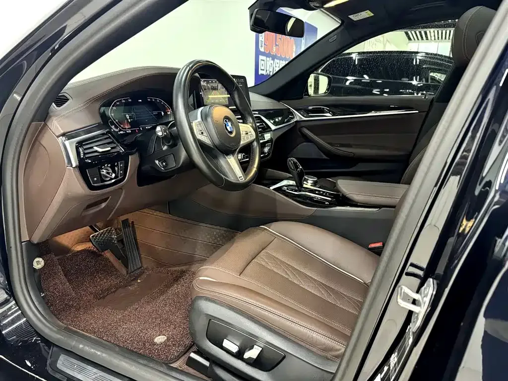 BMW 5 Series 2023 из CN, фото 7