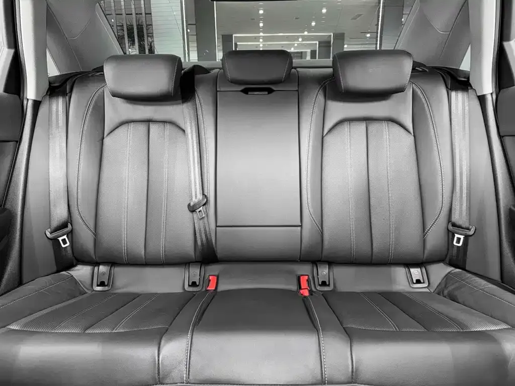 Audi A4L — фото 9