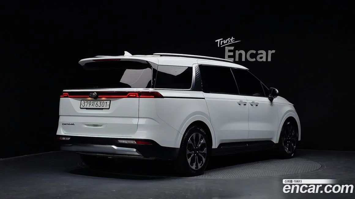 Kia Carnival — фото 4