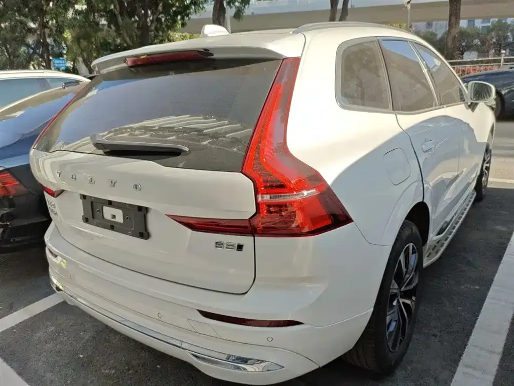 Volvo XC60 — фото 10