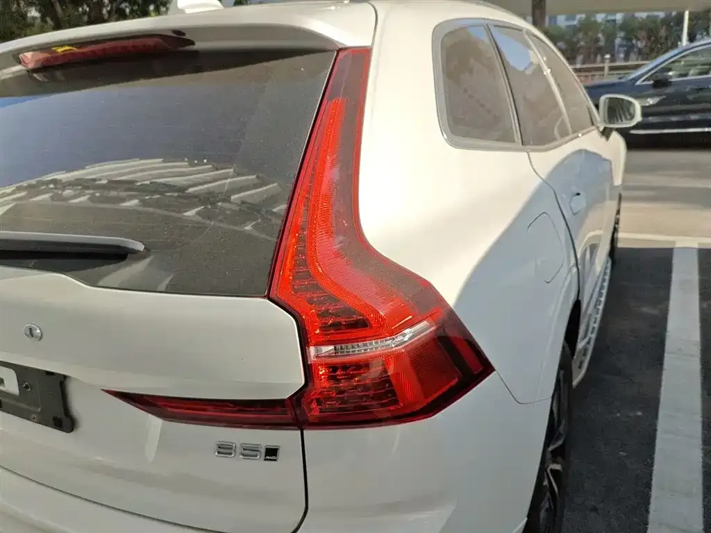 Volvo XC60 — фото 2