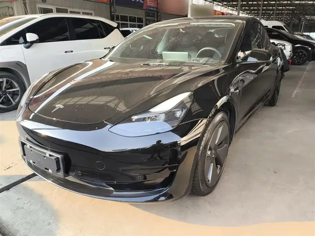Tesla Model 3 — фото 1