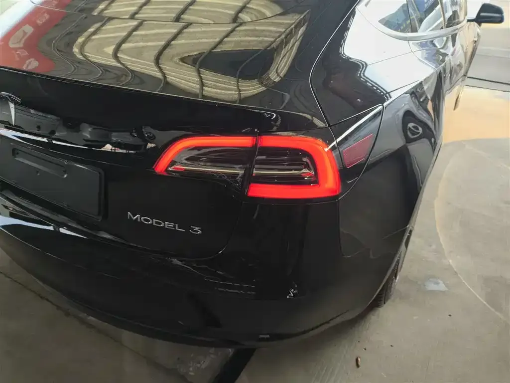Tesla Model 3 — фото 5