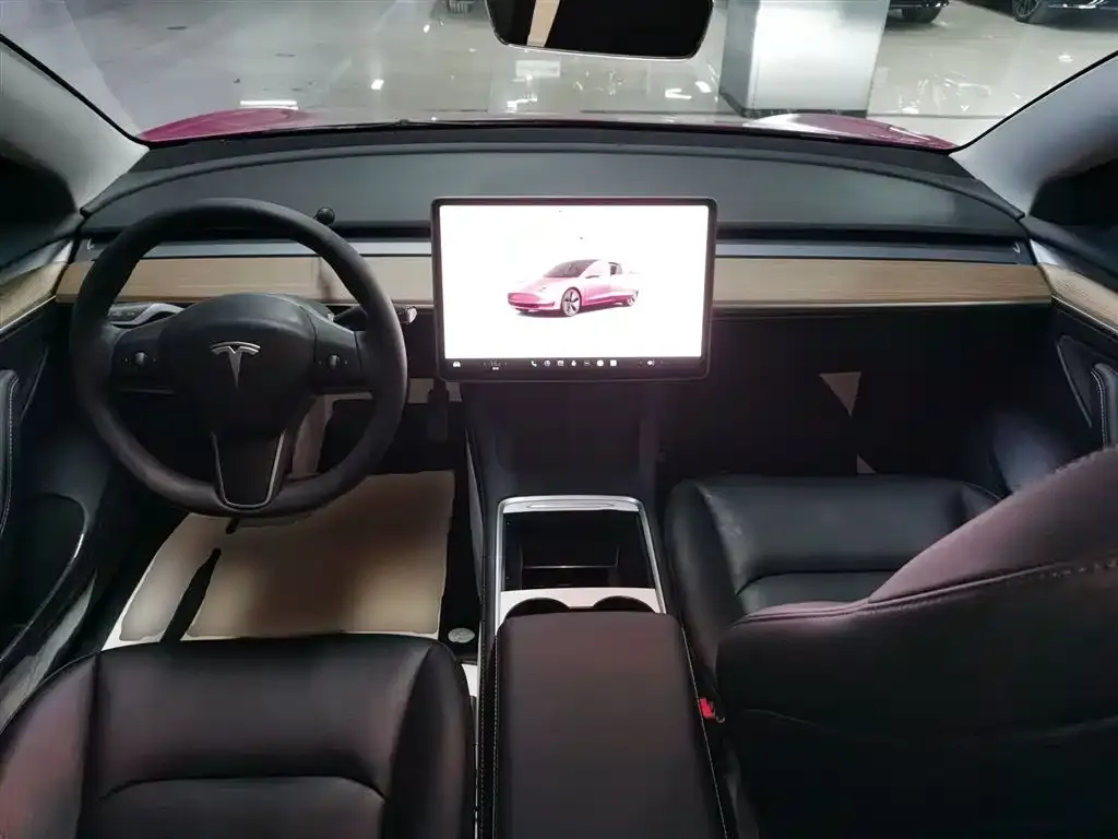 Tesla Model 3 — фото 7