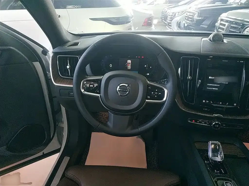 Volvo XC60 2022 из CN, фото 4