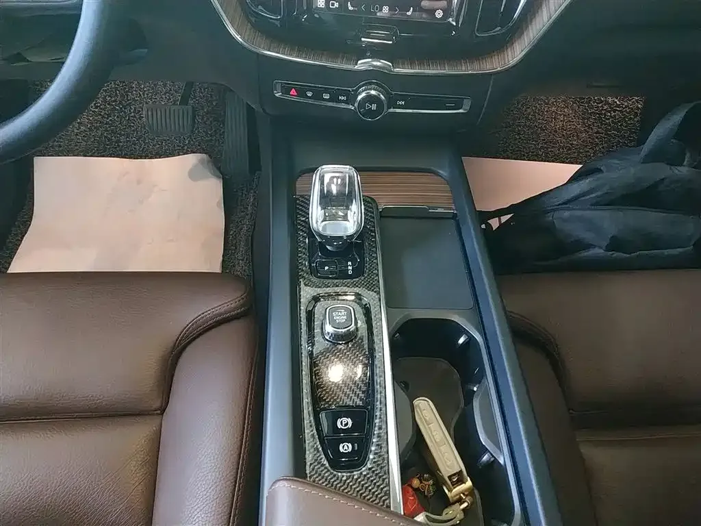Volvo XC60 2022 из CN, фото 5