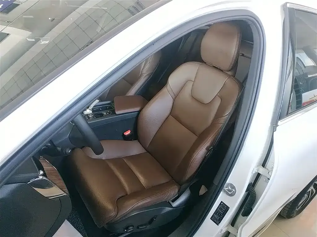 Volvo XC60 2022 из CN, фото 10