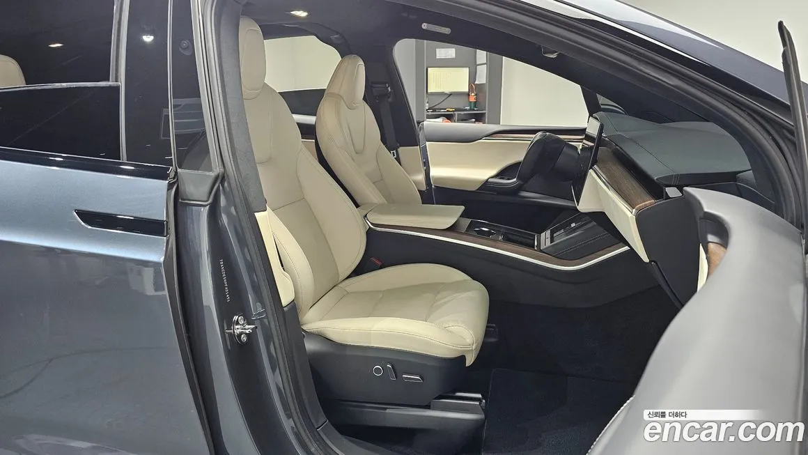 Tesla Model X 2023 из KR, фото 2
