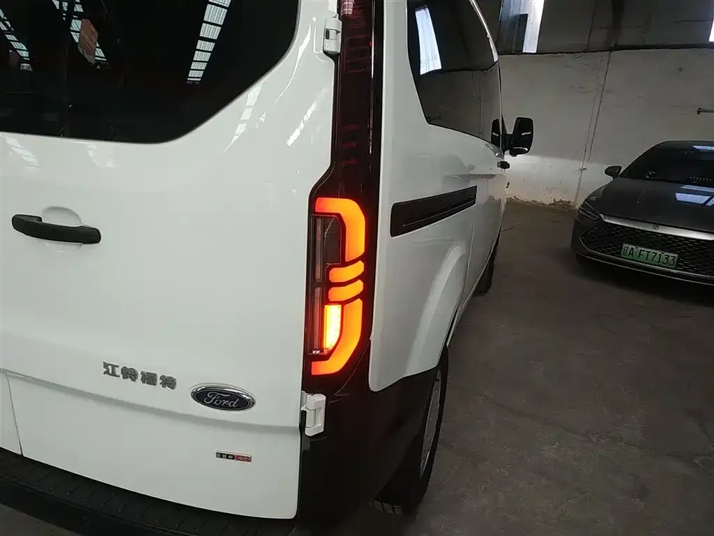 Ford Transit 2023 из CN, фото 3
