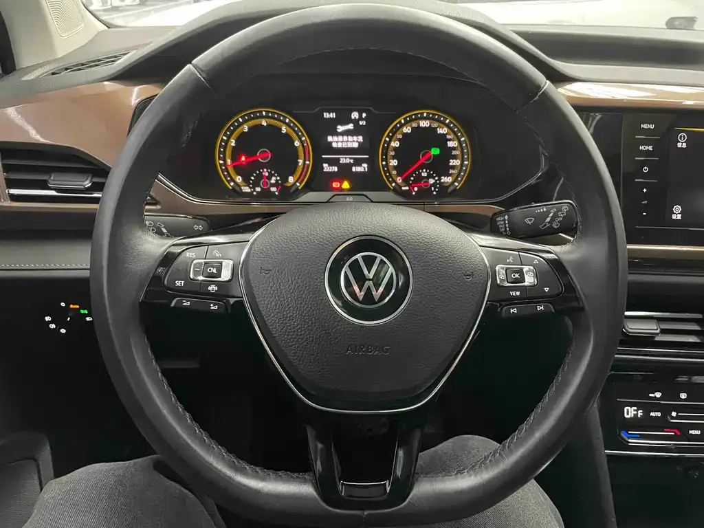Volkswagen Tharu — фото 4