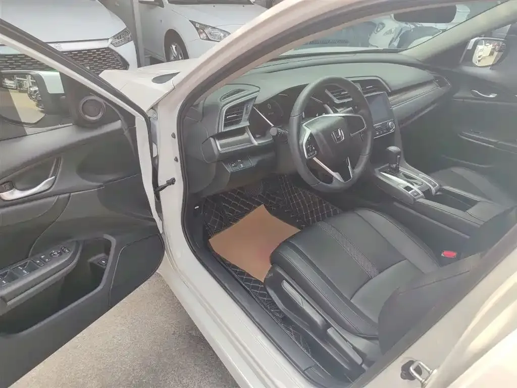 Honda Civic — фото 10