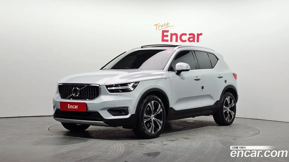 Volvo XC40 — фото 1