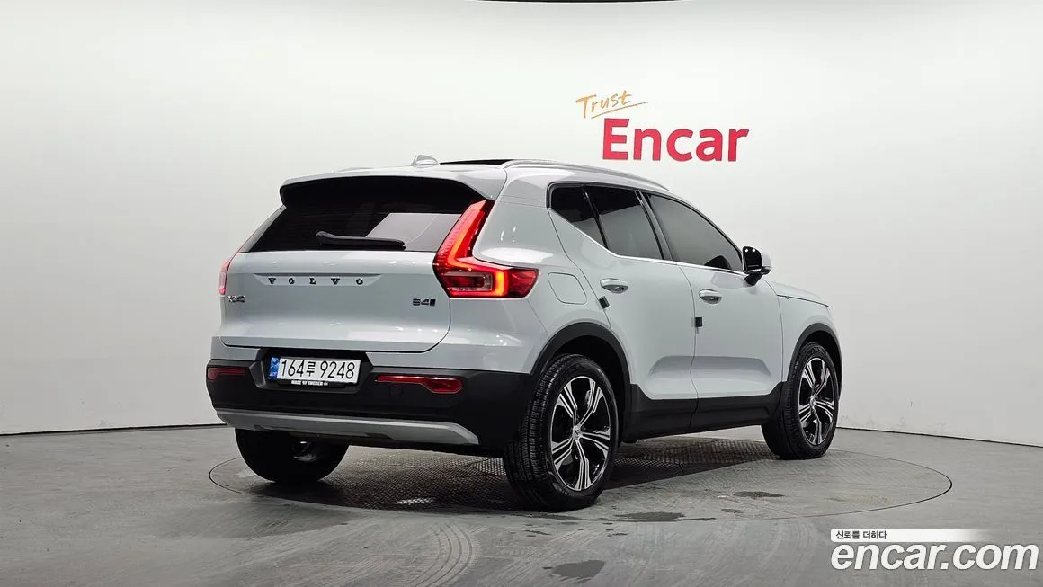 Volvo XC40 — фото 2