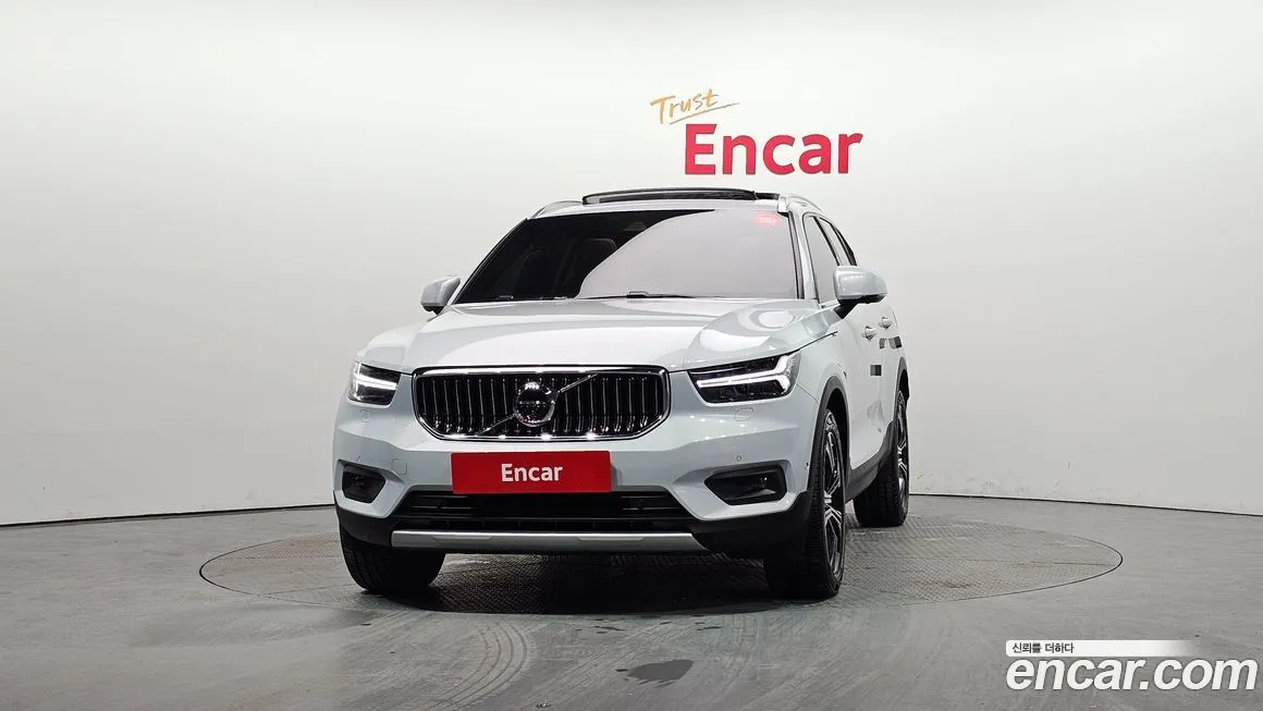 Volvo XC40 — фото 3