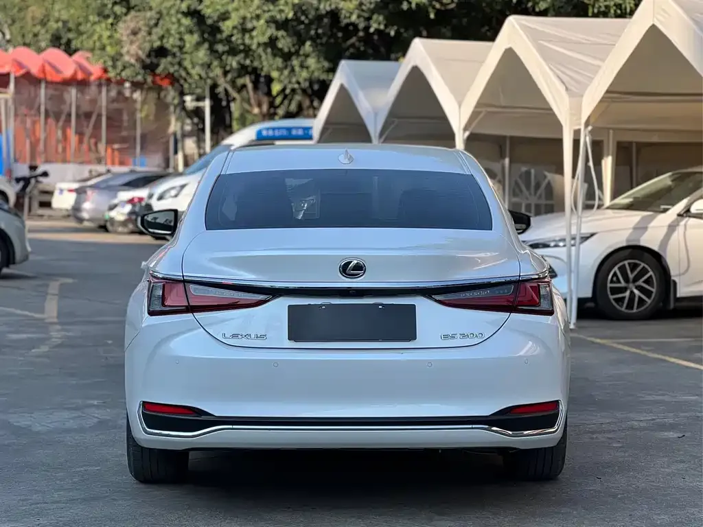 Lexus ES — фото 4
