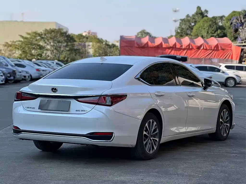 Lexus ES — фото 5