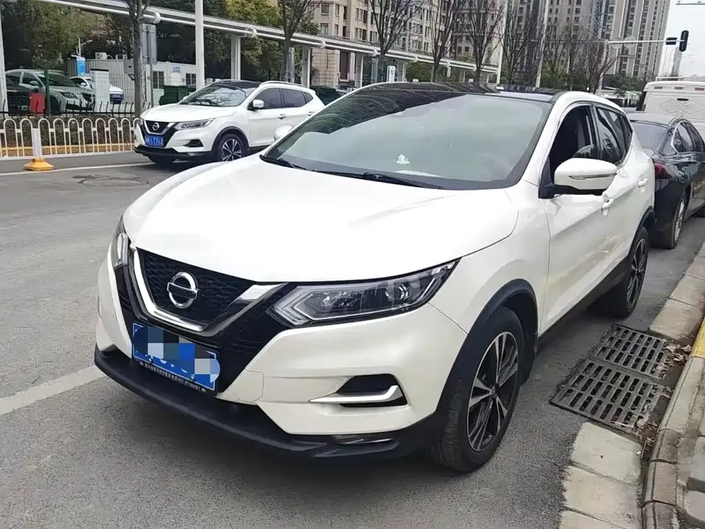 Nissan Qashqai — фото 1
