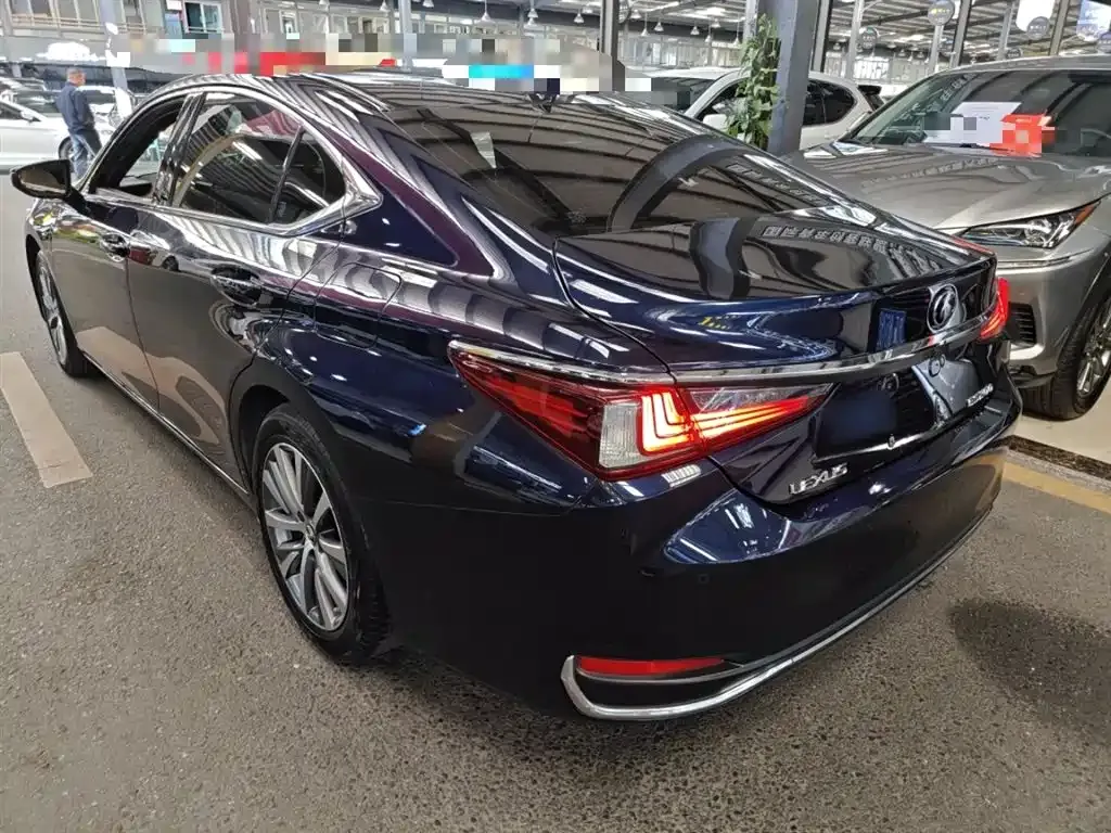 Lexus ES — фото 10