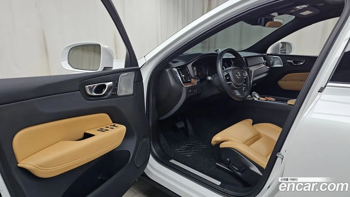 Volvo XC60 2021 из KR, фото 4