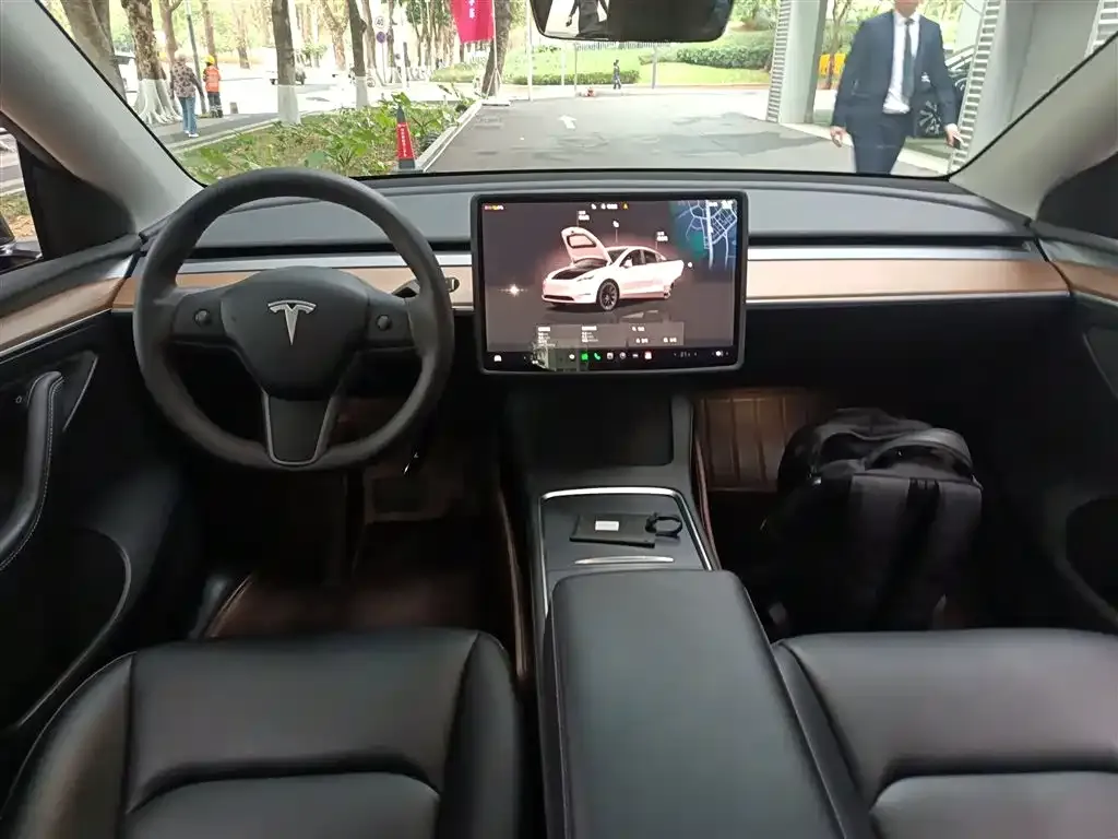 Tesla Model Y — фото 7