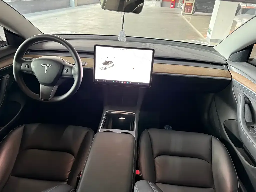Tesla Model 3 — фото 7