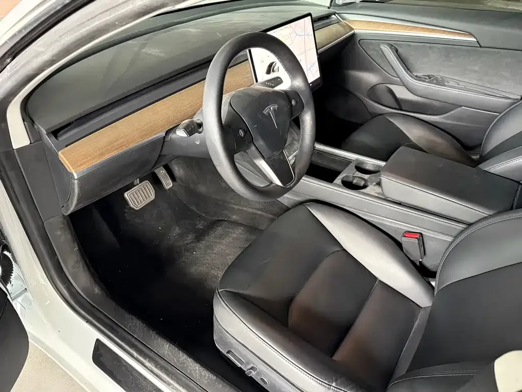Tesla Model 3 — фото 10