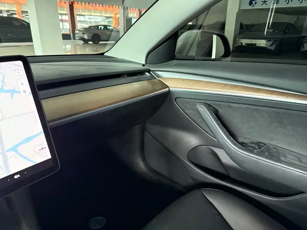Tesla Model 3 — фото 4