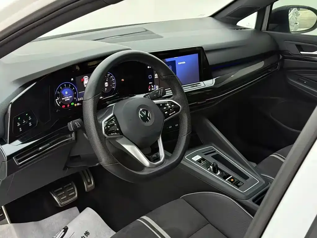 Volkswagen Golf 2023 из CN, фото 9
