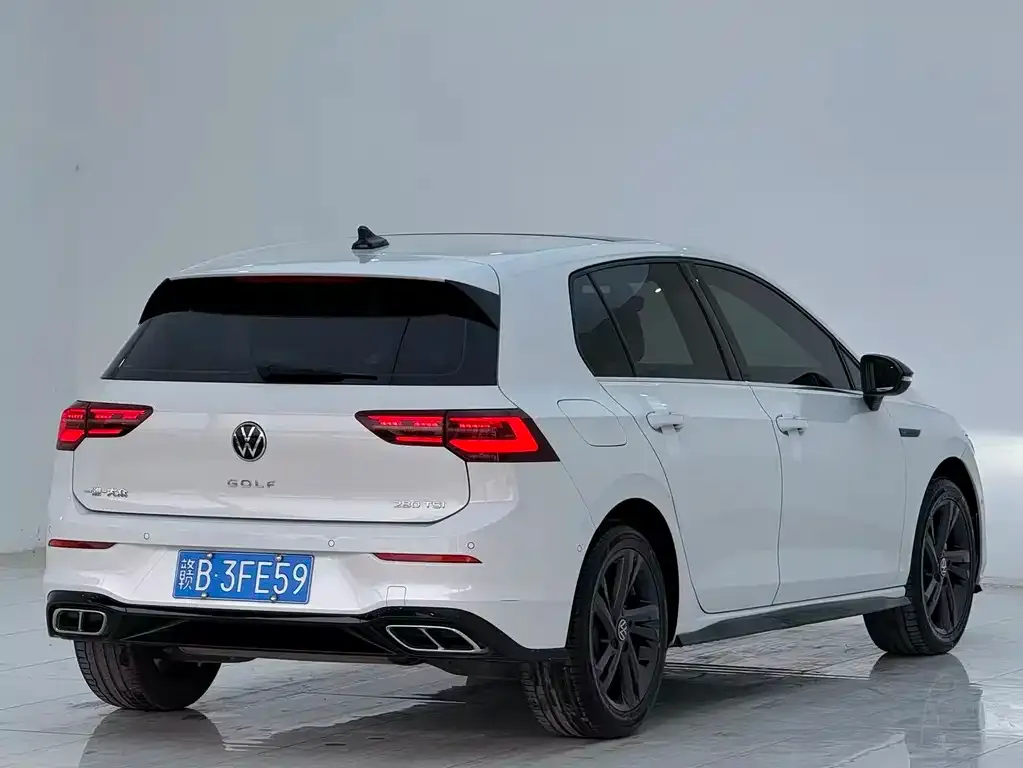 Volkswagen Golf 2023 из CN, фото 3