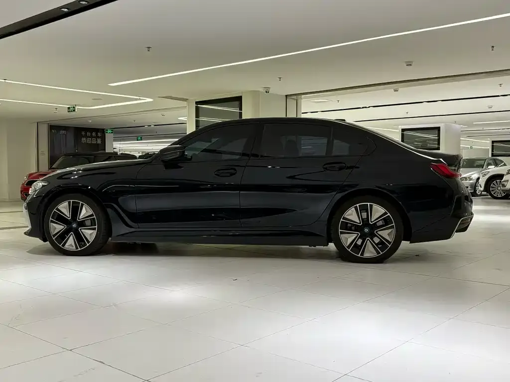 BMW i3 2024 из CN, фото 3
