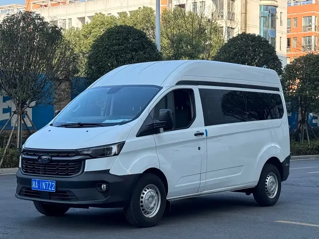 Ford Transit 2023 из CN, фото 1