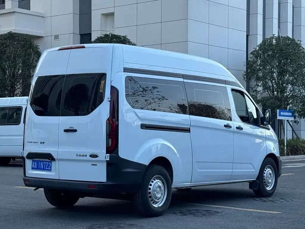 Ford Transit 2023 из CN, фото 2