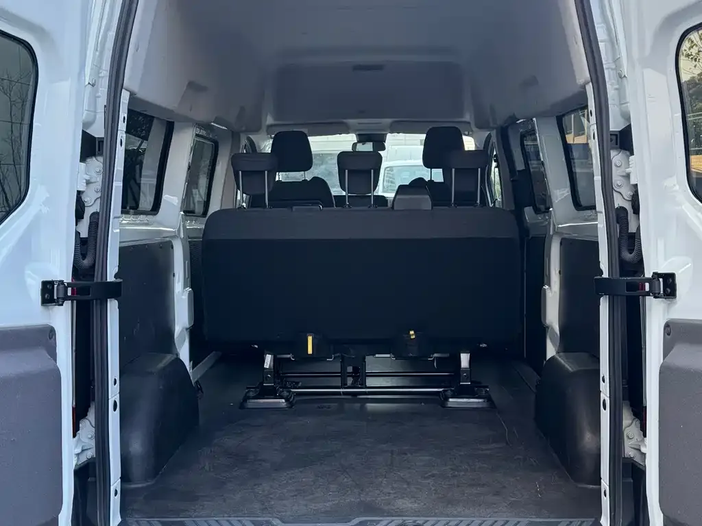 Ford Transit 2023 из CN, фото 7