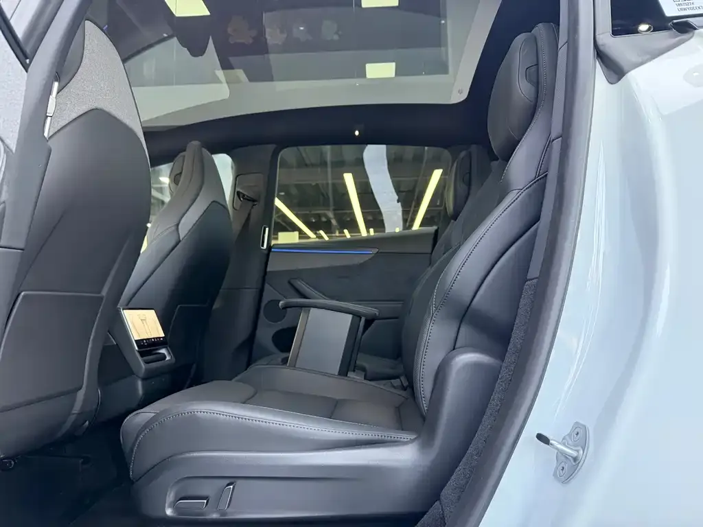 Tesla Model Y L — фото 3