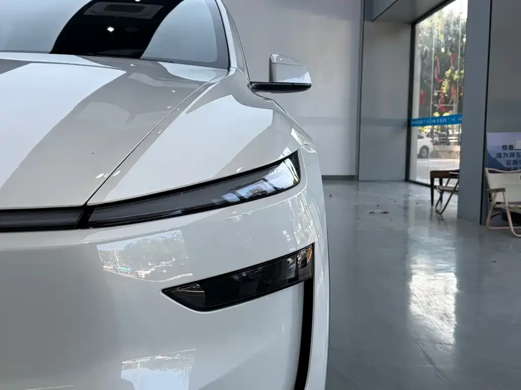 Tesla Model Y L — фото 2