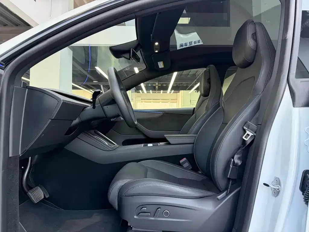 Tesla Model Y L — фото 8