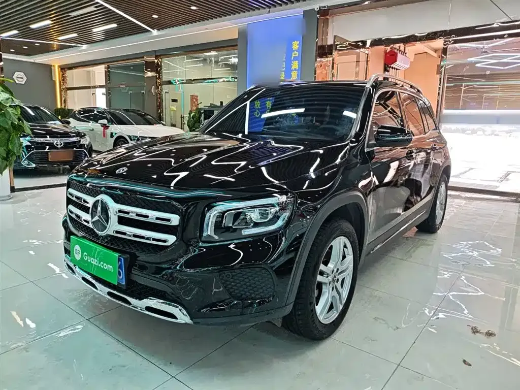 Mercedes-Benz GLB — фото 1