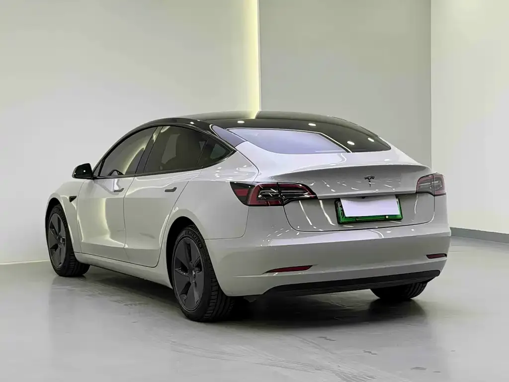 Tesla Model 3 — фото 4