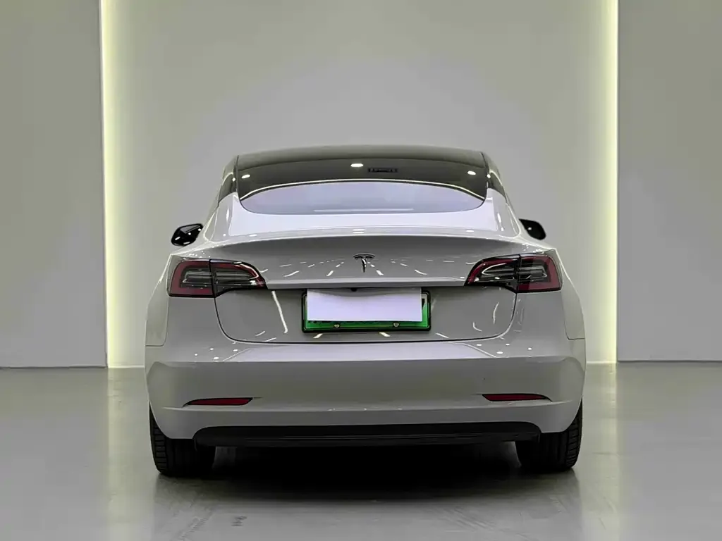 Tesla Model 3 — фото 5