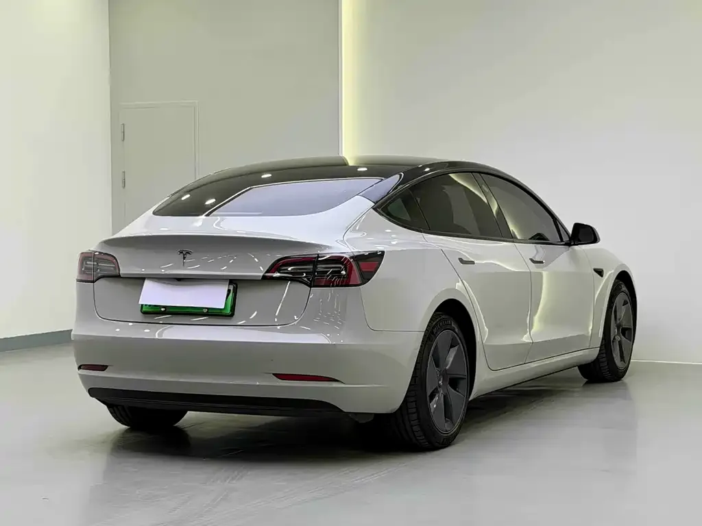 Tesla Model 3 — фото 6