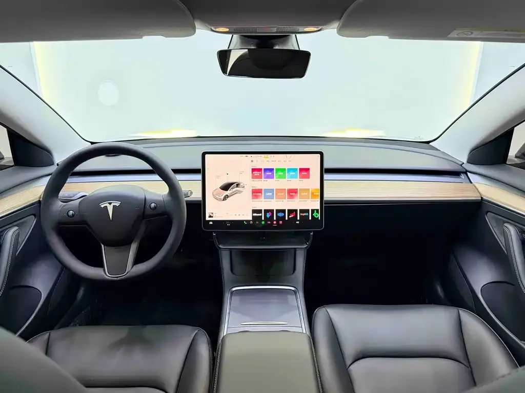 Tesla Model 3 — фото 7