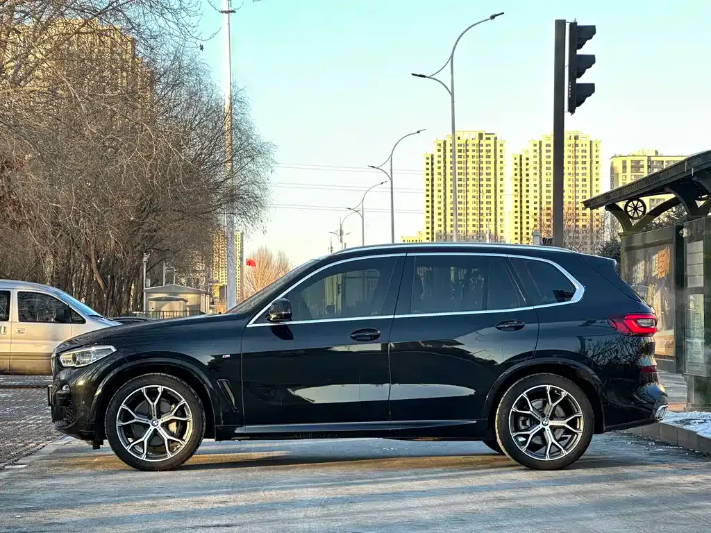 BMW X5 (Import) — фото 2